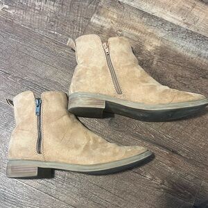 Universal Thread Tan Booties